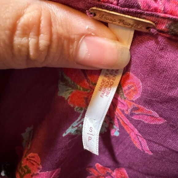 Free People Amanda Ruffle Wrap Top burgundy Floral size Small - Picture 8 of 9